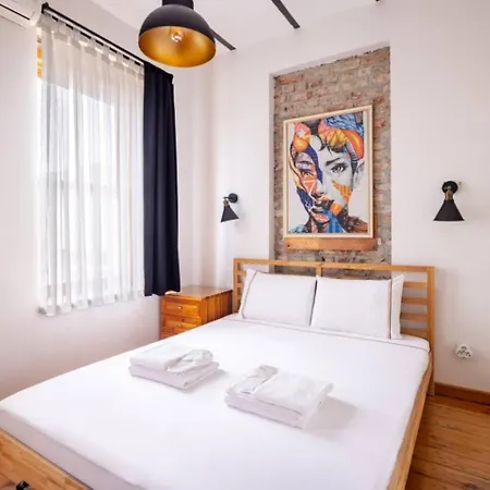 Authentic Galata Tower 2bd2bath #411 Апартаменты