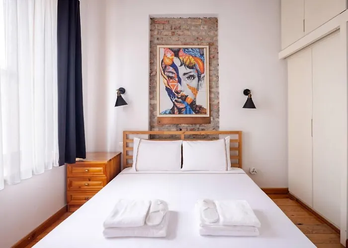 Authentic Galata Tower 2bd2bath #411 Стамбул