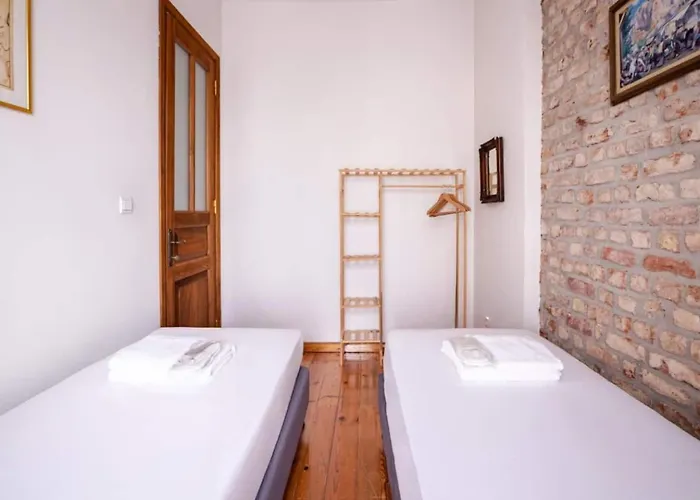 Authentic Galata Tower 2bd2bath #411 * Стамбул