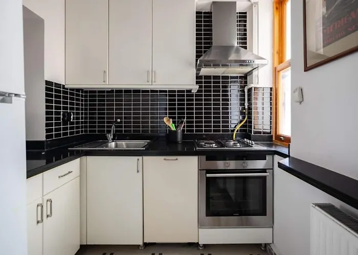 Authentic Galata Tower 2bd2bath #411 Апартаменты